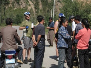 In China, when your bicycle breaks down, it's only a matter before the locals come to rescue!